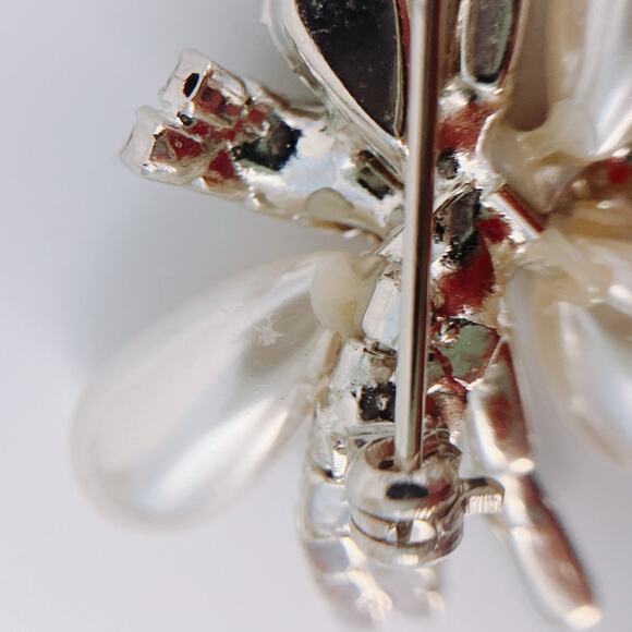 Prong Set Teardrop Baguette Clear Rhinestone Faux Pearl VTG 50s Unsigned Brooch - Picture 7 of 7